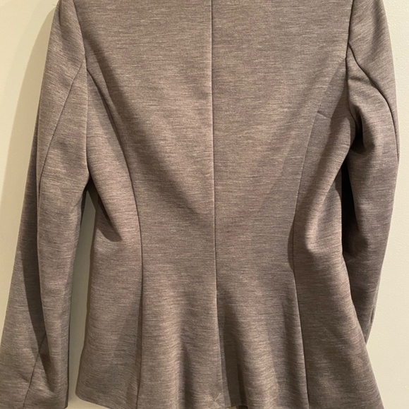 NWT H&M Grey Ladies Blazer in Grey in Size 4 - Picture 2 of 3